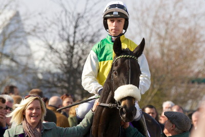 Many Clouds 2015 winner with Jockey Leighton Aspell