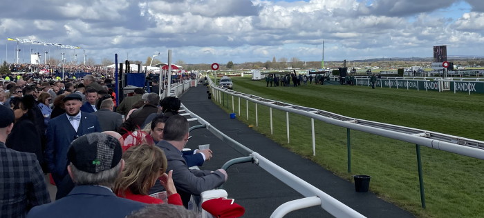 grand national course and crowd 2018