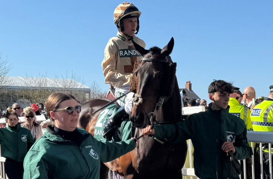 Tom Bellamy on Broadway Boy 2025 Grand National